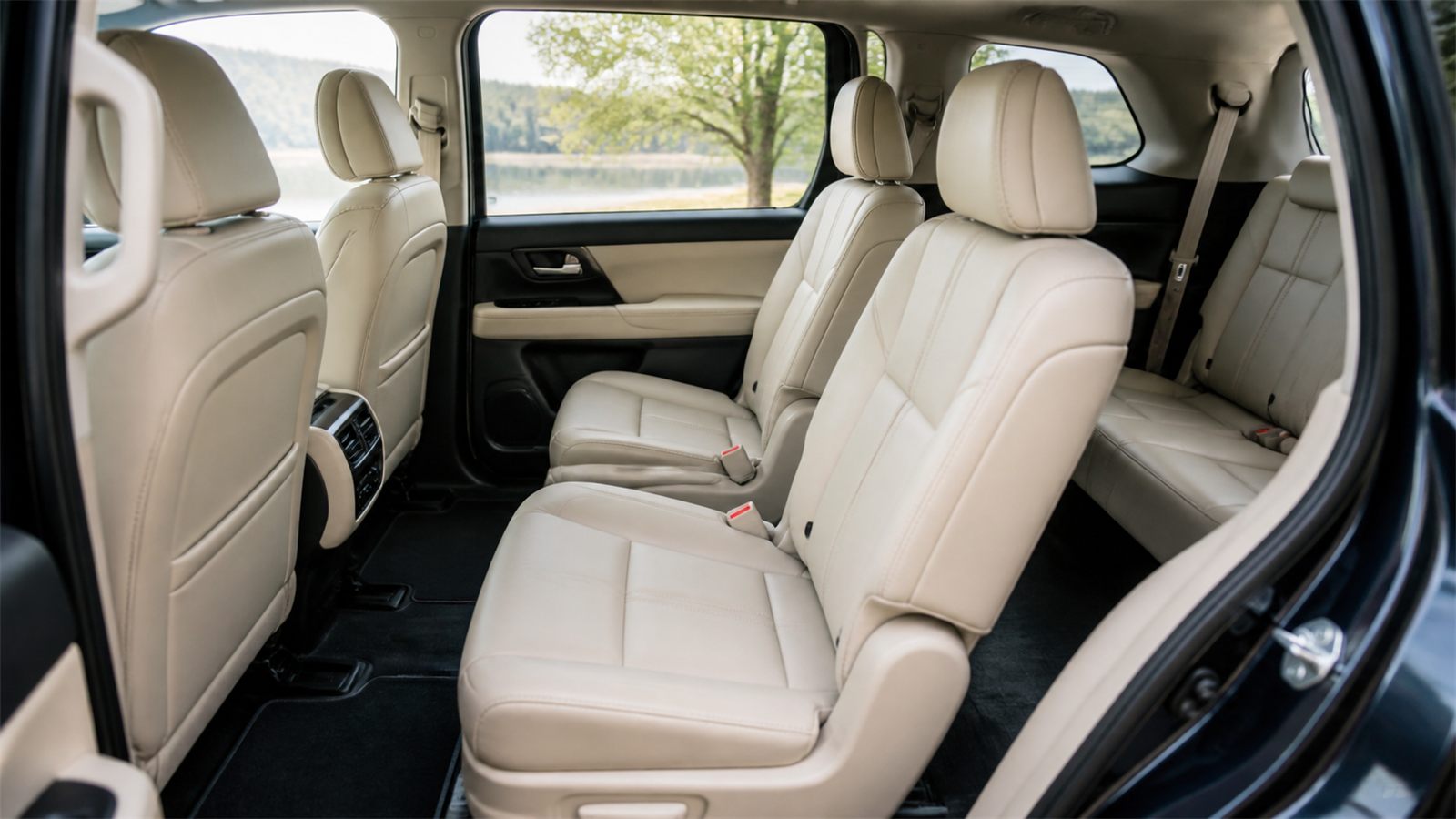 Khoang khách xe 7 chỗ